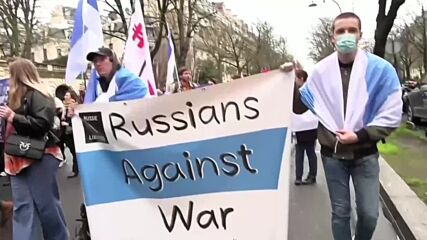 "По обяд срещу Путин": Руснаци от цяла Европа на протест срещу преизбирането на руския президент