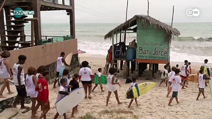 Бразилката Нуала Коста - със сърф срещу расизма