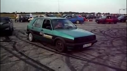 Удивителен бърнаут с Golf Ii