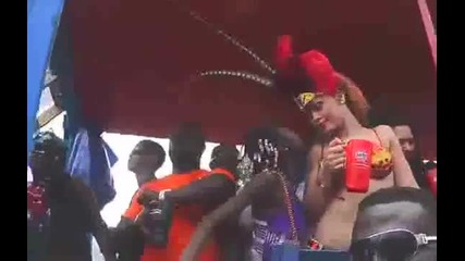 Скандално Rihanna Риана пияна и гола на фестивал в Барбадос