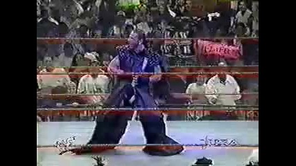 Shawn Michaels imitates to Undertaker 