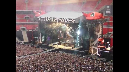 Част от Rock N Roll Train (live in London) 