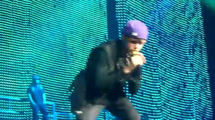 Justin Bieber и Jessica Jarrell пеят на живо Overboard в Nashville 