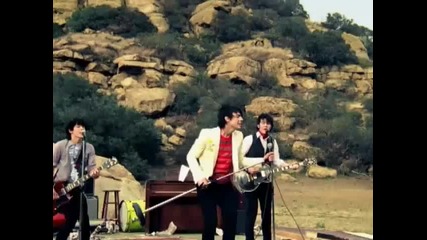 Тази песен никога няма да умре Jonas Brothers - Hold On + Превод