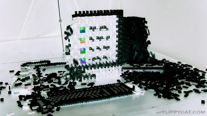 Компютър направен от домино