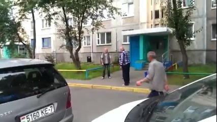 Сбиване между двама възрастни мъже ...