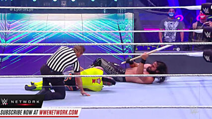 Seth Rollins zeroes in on Rey Mysterio’s eye: The Horror Show at WWE Extreme Rules (WWE Network Exclusive)