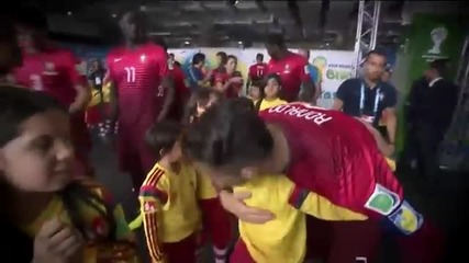 Роналдо зарадва малки деца !