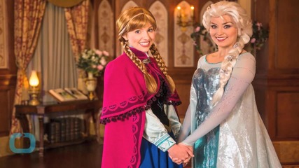 Queen Elsa Comforted a 3-year-old After She was Attacked With Racist Comments