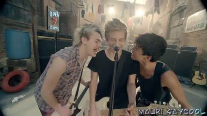 [ Превод] 5 Seconds of summer- She looks so perfect