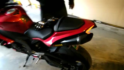 Yamaha R1 Start Up and Rev 