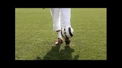 Freestyle Football Tricks - Foot Swoosh 