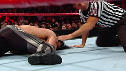 Seth Rollins vs. Samoa Joe: Raw, May 8, 2017 (Full Match)