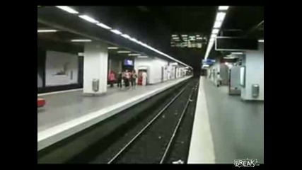 В метрото лесен скок 