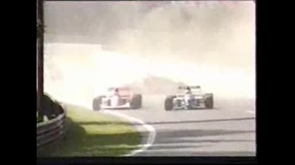 Ayrton helps driver - Ayrton Senna ajuda colega