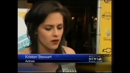 Kristen Stewart and Dakota Fanning at The Runaways Premiere (sxsw festival - 18.03.2010) 