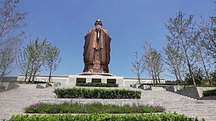 Вижте огромна статуя на Конфуций, снимана от дрон