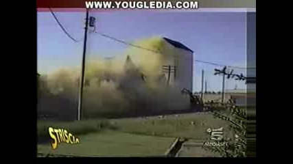 При Липсата На Малко Ум...
