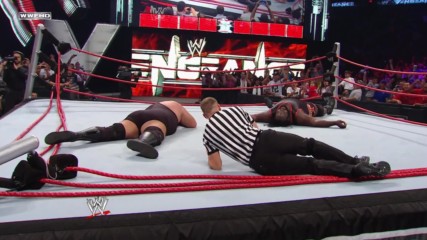 Big Show and Mark Henry obliterate the ring: World Heavyweight Championship Match - WWE Vengeance 2011