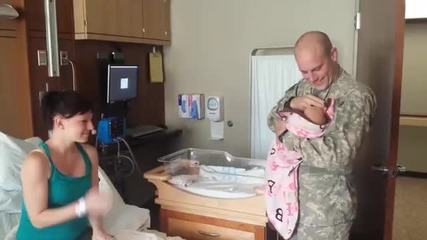 Той пътува 22 часа, за да прегърне своята новородена дъщеря