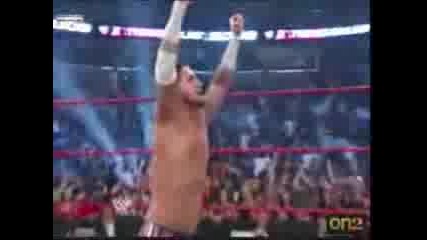 Extreme Rules - Jeff Hardy побеждава Edge , но Cm Punk кашва и става световен шампион 