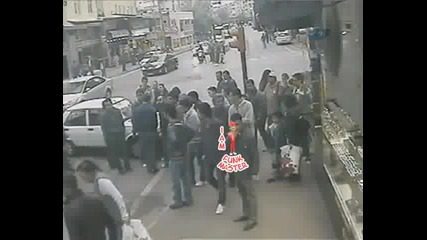 Кола блъска мотор