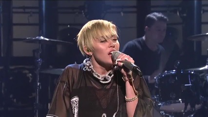 ! Miley Cyrus - Wrecking Ball