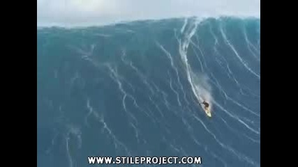 Сърфист Язди 20 Метра Вълна
