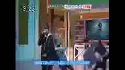 [ Наживо ] Джъстин Бийбър в Япония пее Baby 14.10.2010