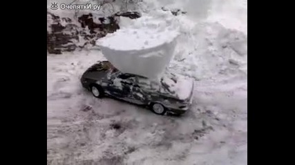 Ето как в Русия чистят автомобилите си от сняг