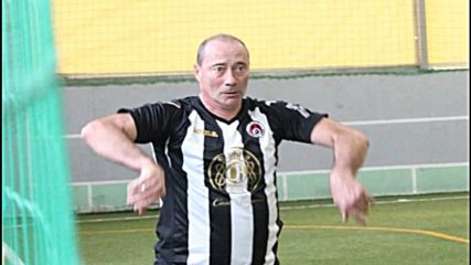 Кокала пее коледна песничка за себе си, изпята му от фенове на ЦСКА