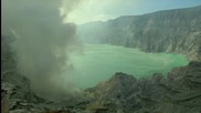 Вулканът, изригнал дни след като екипа си тръгва оттам (Без багаж, Индонезия)