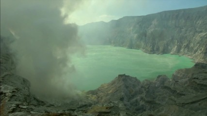 Вулканът, изригнал дни след като екипа си тръгва оттам (Без багаж, Индонезия)