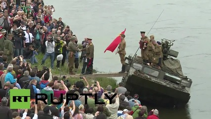 Germany: WWII US-Soviet handshake recreated on the Elbe