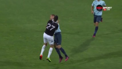 Сблъсък между играчи на Локо Пд и Дунав
