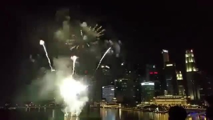 Отбелязване на китайската нова година с фойерверково шоу над Сингапур