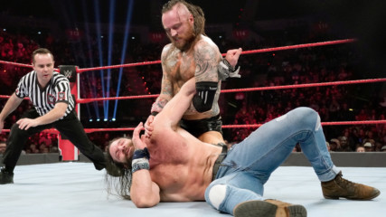 Aleister Black vs. Elias: Raw, Feb. 18, 2019
