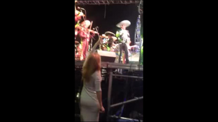 Jorge Salinas Canta Y Elizabeth Alvarez Lo Graba.