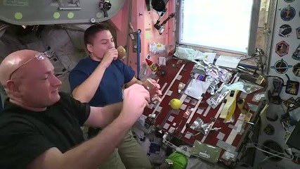 Чаша кафе в Космоса