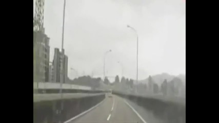 Самолетна катастрофа в Тайван, най-малко 8 загинаха (видео)