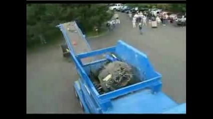 Унищожаване на супер красива количка