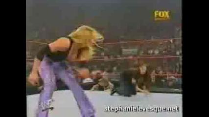 Stephanie McMahon vs Trish Stratas April 4, 2001