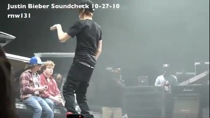 Justin Bieber танцува на песента на Ъшър Yeah 27 октомври 