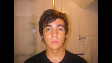 Daniel takes a photo of himself every day for one year 