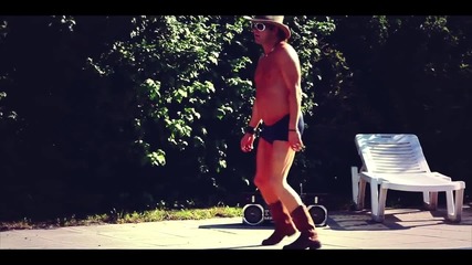 Radio Calabrese - Bionda Mora Rossa Nera (official Video Clip)