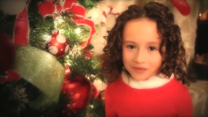 7-годишна сладурана пее All I Want For Christmas is You