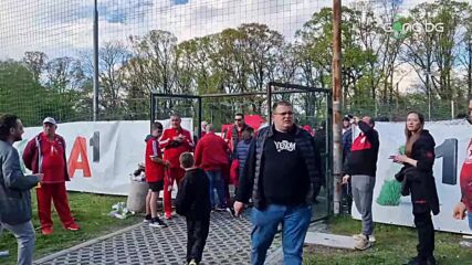 Часове преди мача феновете на ЦСКА гъмжат около "Армията"