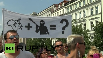 Czech Republic: Prague hit by anti-Islam demo as govt welcomes asylum seekers