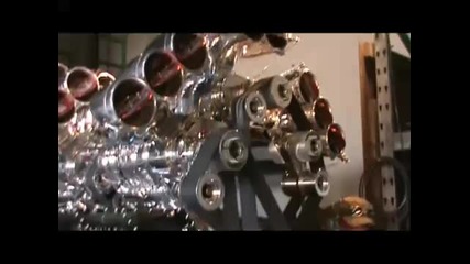 Гигантски V24 дизелов двигател (3000 л / сек) 