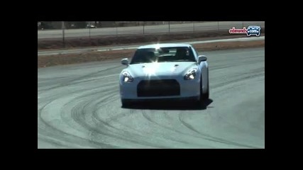 Zr1 Smokes Gt - R Chevy Corvette Zr1 vs Nissan Gt - R 